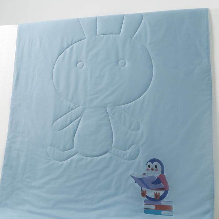 91家纺网 家纺一手货源 找家纺 喜多兔 2022新款40支全棉夏被-彩虹 灰蓝色读书小企鹅