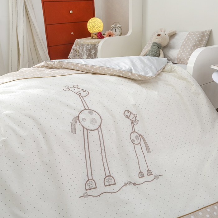 91家纺网 家纺一手货源 找家纺 喜多兔 2022新款简笔画幼儿园儿童床品套件 卡其色快乐一家