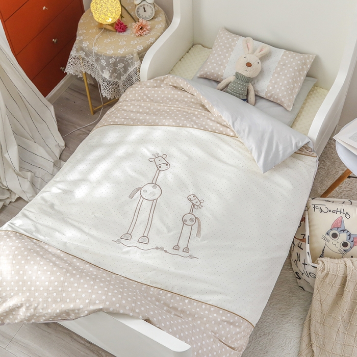 91家纺网 家纺一手货源 找家纺 喜多兔 2022新款简笔画幼儿园儿童床品套件 卡其色快乐一家