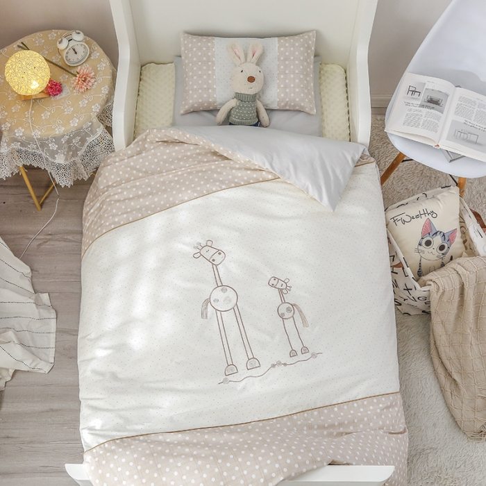 91家纺网 家纺一手货源 找家纺 喜多兔 2022新款简笔画幼儿园儿童床品套件 卡其色快乐一家