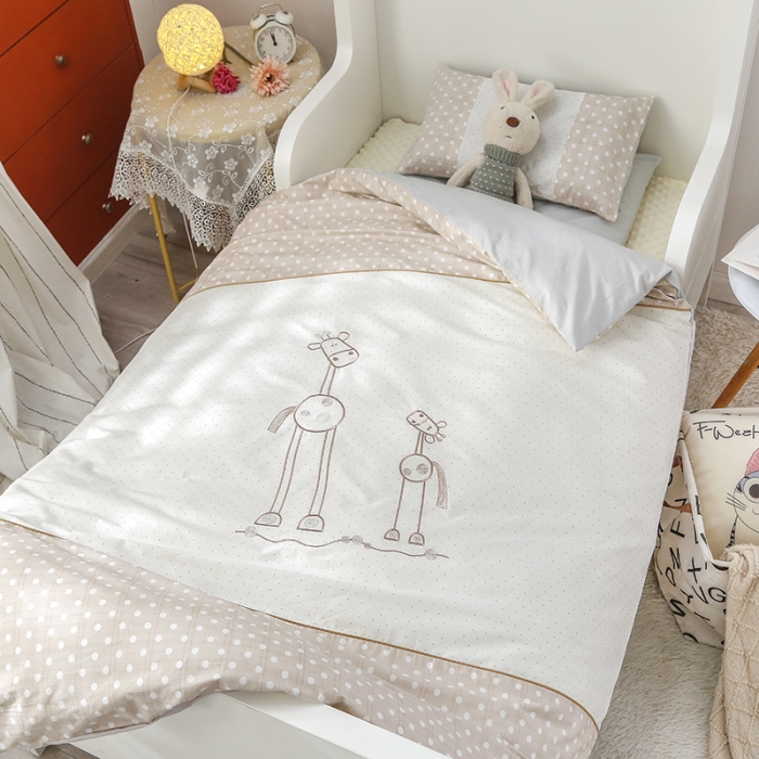 91家纺网 家纺一手货源 找家纺 喜多兔 2022新款简笔画幼儿园儿童床品套件 卡其色快乐一家