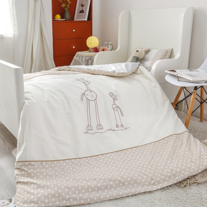 91家纺网 家纺一手货源 找家纺 喜多兔 2022新款简笔画幼儿园儿童床品套件 卡其色快乐一家