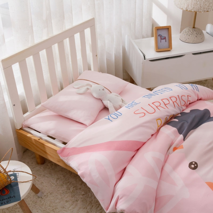 91家纺网 家纺一手货源 找家纺 喜多兔 2022新款全棉针织三件套床品套件-奇妙动物 粉色小斑马艾迪