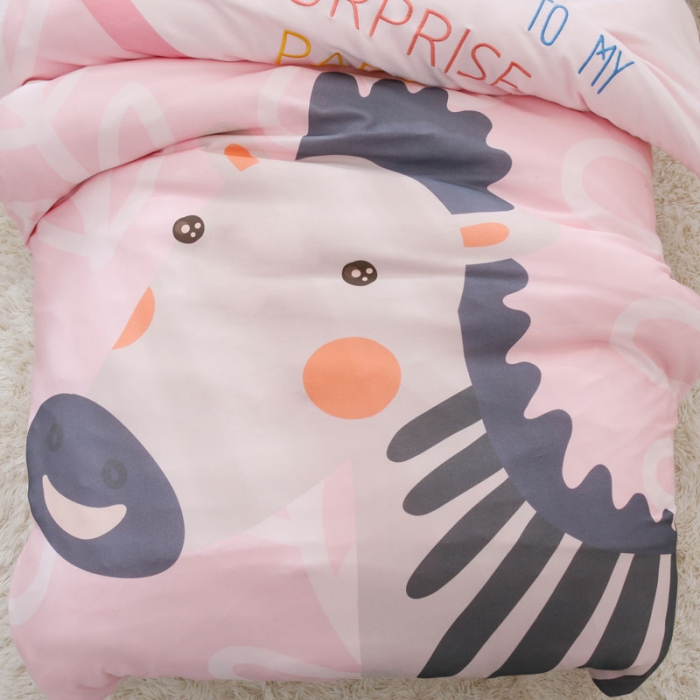 91家纺网 家纺一手货源 找家纺 喜多兔 2022新款全棉针织三件套床品套件-奇妙动物 粉色小斑马艾迪