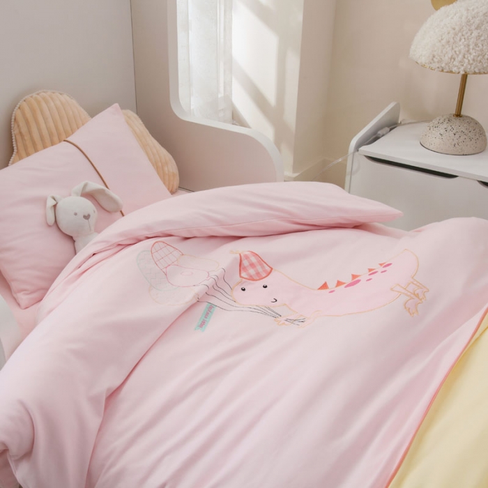 91家纺网 家纺一手货源 找家纺 喜多兔 2022新款全棉针织三件套床品套件-神奇伙伴 粉色汽球恐龙