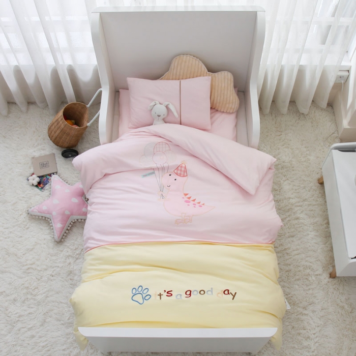 91家纺网 家纺一手货源 找家纺 喜多兔 2022新款全棉针织三件套床品套件-神奇伙伴 粉色汽球恐龙