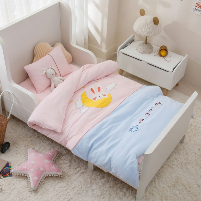 91家纺网 家纺一手货源 找家纺 喜多兔 2022新款全棉针织三件套床品套件-神奇伙伴 粉色睡觉兔