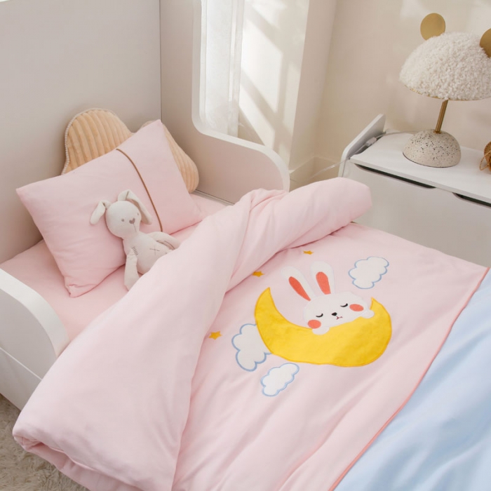 91家纺网 家纺一手货源 找家纺 喜多兔 2022新款全棉针织三件套床品套件-神奇伙伴 粉色睡觉兔