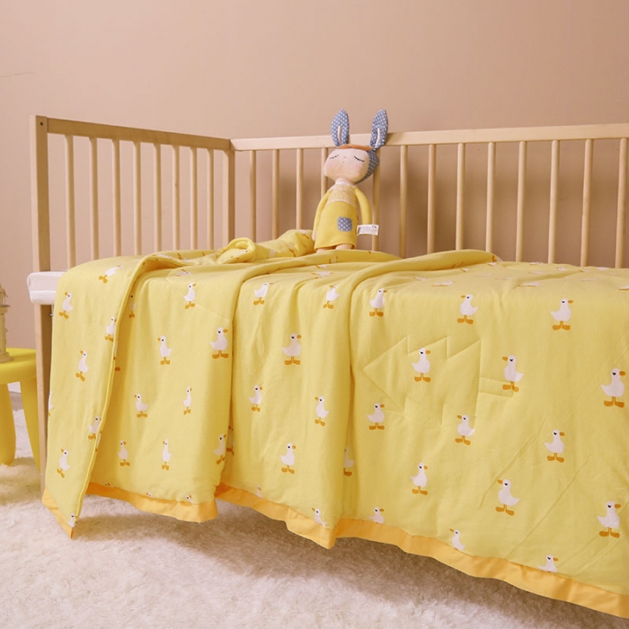 91家纺网 家纺一手货源 找家纺 喜多兔 2022新款全棉针织夏被 鸭宝宝黄色