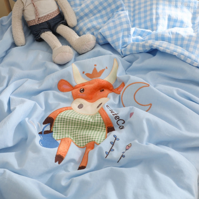 91家纺网 家纺一手货源 找家纺 喜多兔 2022新款小欢畅纯棉水洗色织空调被夏被 勇敢牛牛宝贝