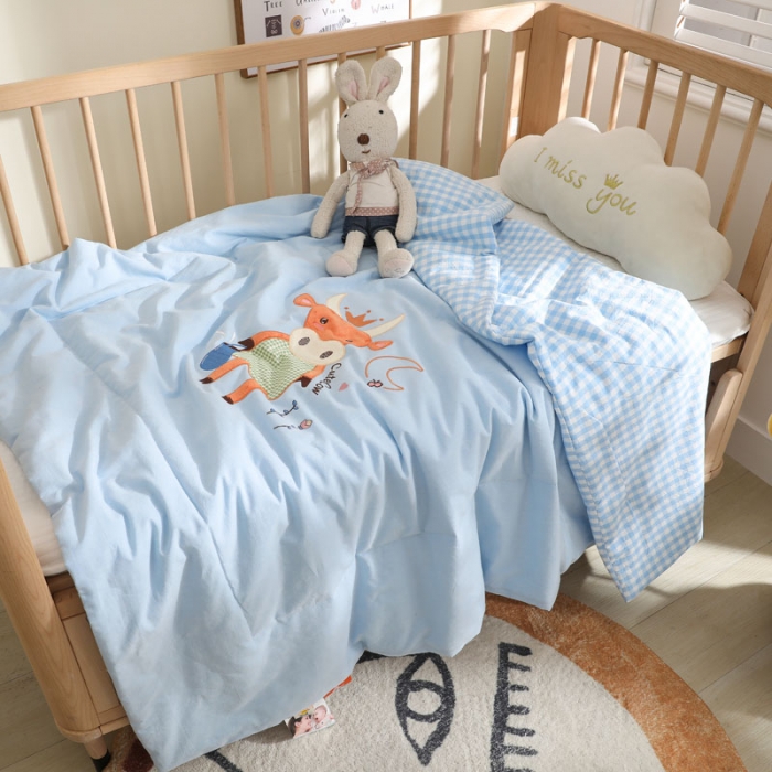 91家纺网 家纺一手货源 找家纺 喜多兔 2022新款小欢畅纯棉水洗色织空调被夏被 勇敢牛牛宝贝