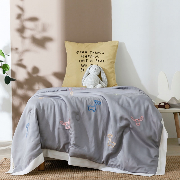 91家纺网 家纺一手货源 找家纺 喜多兔 2022新款莫代尔天丝儿童夏被-小甜蜜 灰色鹿鹿儿