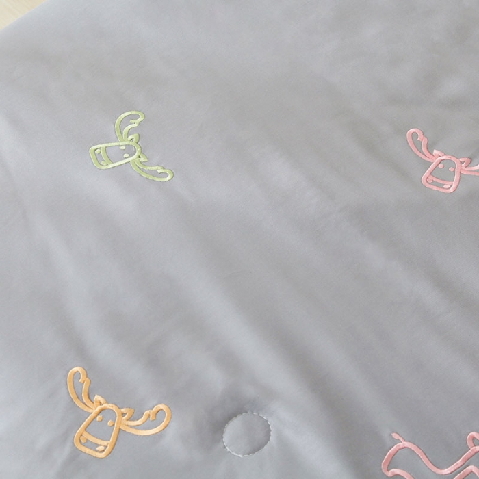 91家纺网 家纺一手货源 找家纺 喜多兔 2022新款莫代尔天丝儿童夏被-小甜蜜 灰色鹿鹿儿