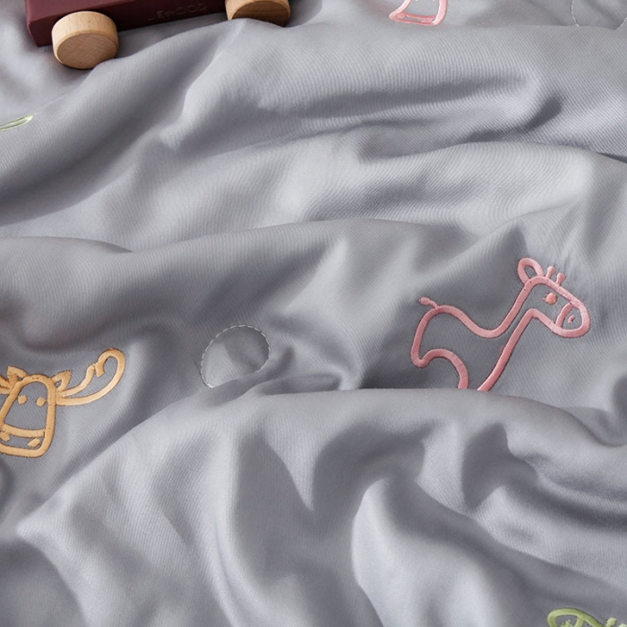 91家纺网 家纺一手货源 找家纺 喜多兔 2022新款莫代尔天丝儿童夏被-小甜蜜 灰色鹿鹿儿