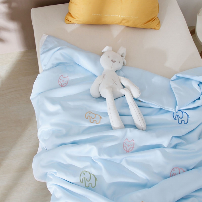 91家纺网 家纺一手货源 找家纺 喜多兔 2022新款莫代尔天丝儿童夏被-小甜蜜 蓝色象仔儿
