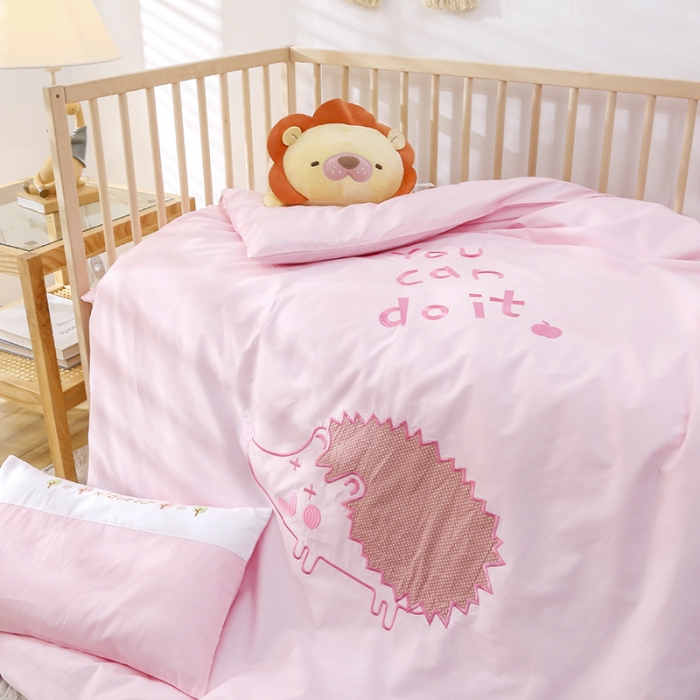 91家纺网 家纺一手货源 找家纺 喜多兔 2022新款小甜心幼儿园儿童床品套件 粉粉刺球