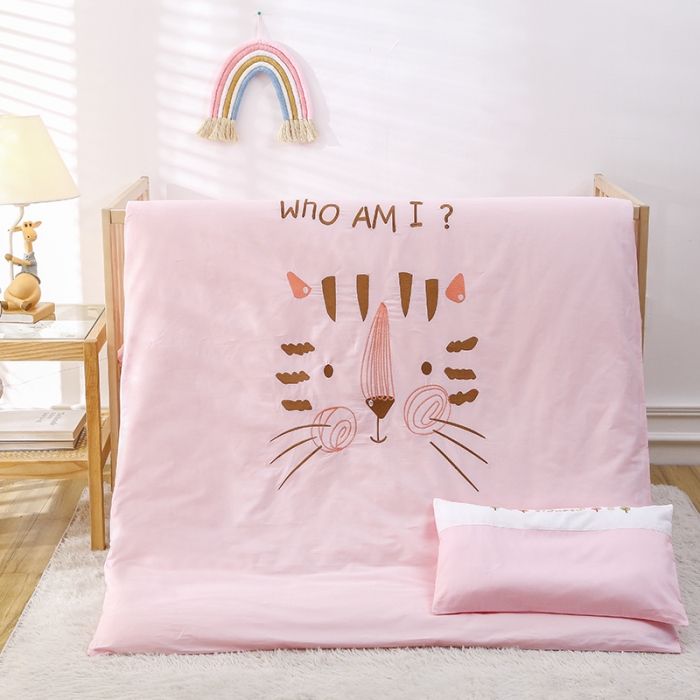 91家纺网 家纺一手货源 找家纺 喜多兔 2022新款小甜心幼儿园儿童床品套件 粉猫凯特