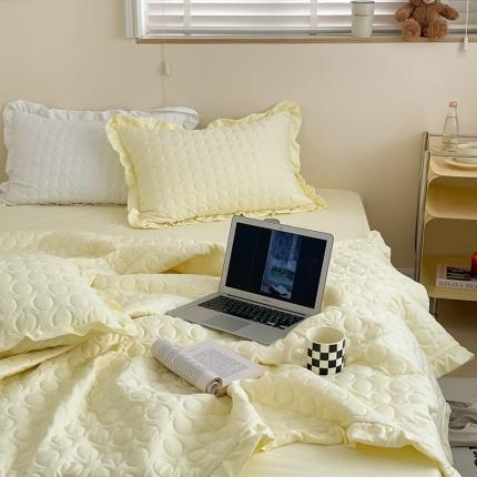 91家纺网 家纺一手货源 找家纺 六巷胡同 2023新款韩系ins波点绗缝床盖夏被四件套 黄波点