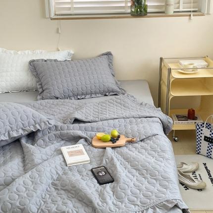 91家纺网 家纺一手货源 找家纺 六巷胡同 2023新款韩系ins波点绗缝床盖夏被四件套 灰波点