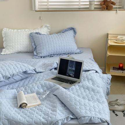 91家纺网 家纺一手货源 找家纺 六巷胡同 2023新款韩系ins波点绗缝床盖夏被四件套 蓝波点