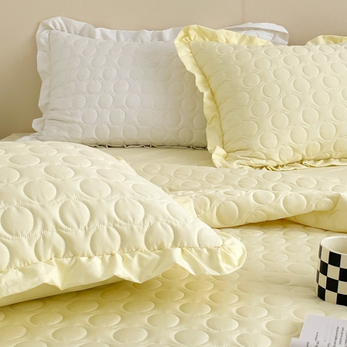 91家纺网 家纺一手货源 找家纺 六巷胡同 2023新款韩系ins波点绗缝床盖夏被四件套 黄波点