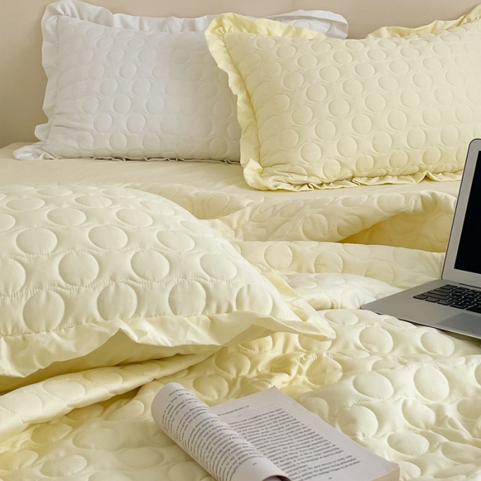 91家纺网 家纺一手货源 找家纺 六巷胡同 2023新款韩系ins波点绗缝床盖夏被四件套 黄波点