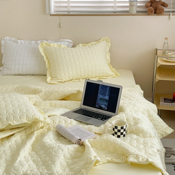 91家纺网 家纺一手货源 找家纺 六巷胡同 2023新款韩系ins波点绗缝床盖夏被四件套 黄波点