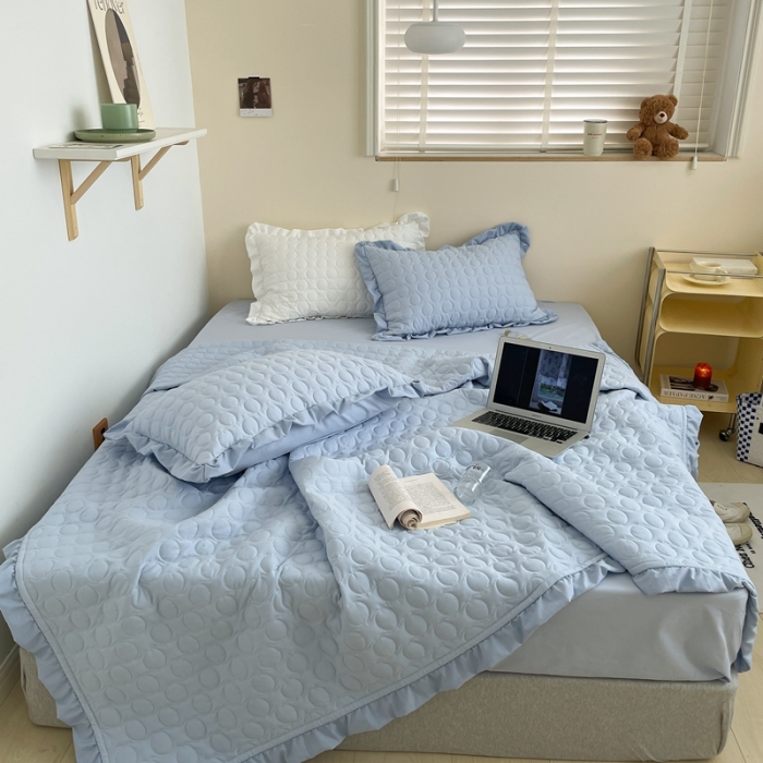 91家纺网 家纺一手货源 找家纺 六巷胡同 2023新款韩系ins波点绗缝床盖夏被四件套 蓝波点