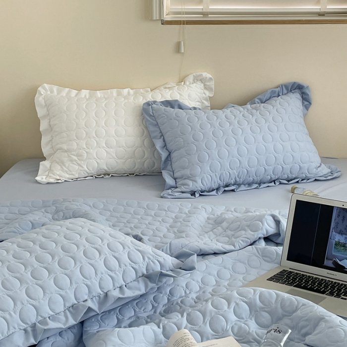 91家纺网 家纺一手货源 找家纺 六巷胡同 2023新款韩系ins波点绗缝床盖夏被四件套 蓝波点