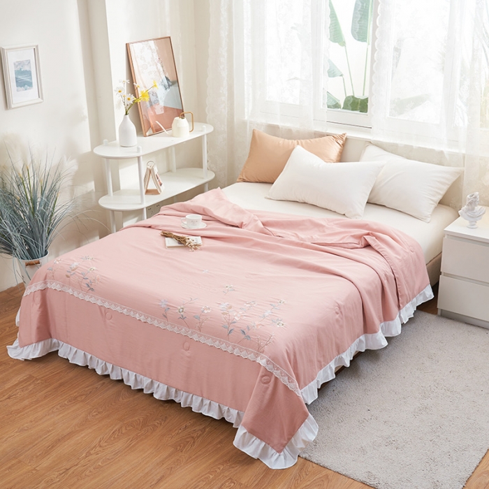 91家纺网 家纺一手货源 找家纺 (总) 吾秀 2022新款公主款柔赛丝刺绣夏被-伊梦