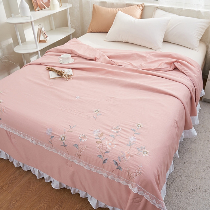 91家纺网 家纺一手货源 找家纺 (总) 吾秀 2022新款公主款柔赛丝刺绣夏被-伊梦