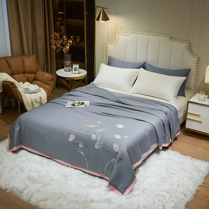 91家纺网 家纺一手货源 找家纺 吾秀 2022新款柔赛丝刺绣夏被-芳华 芳华-嘉宝灰