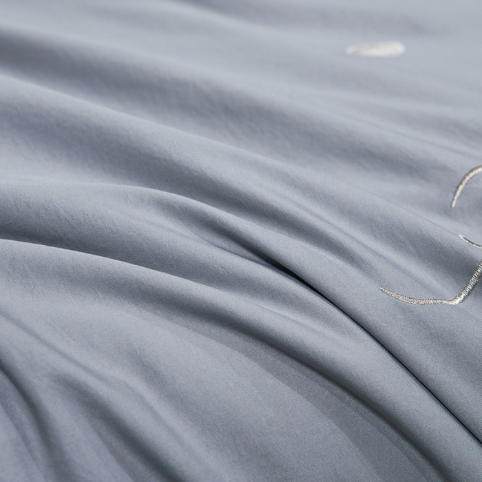 91家纺网 家纺一手货源 找家纺 吾秀 2022新款柔赛丝刺绣夏被-芳华 芳华-嘉宝灰