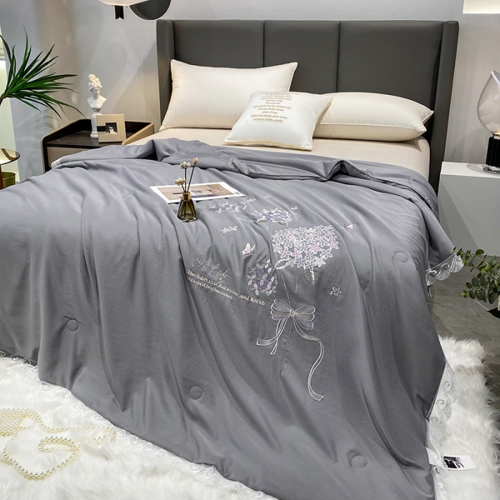 91家纺网 家纺一手货源 找家纺 吾秀 2022新款柔赛丝刺绣夏被-紫色爱恋 紫色爱恋-灰