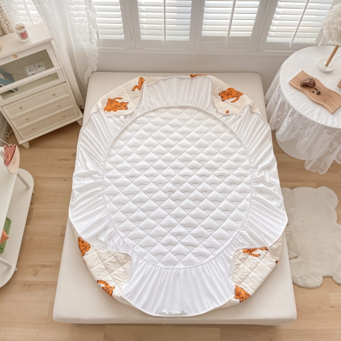 91家纺网 家纺一手货源 找家纺 鑫钰 2023新款全棉抗菌小老虎印花床笠 金桔虎