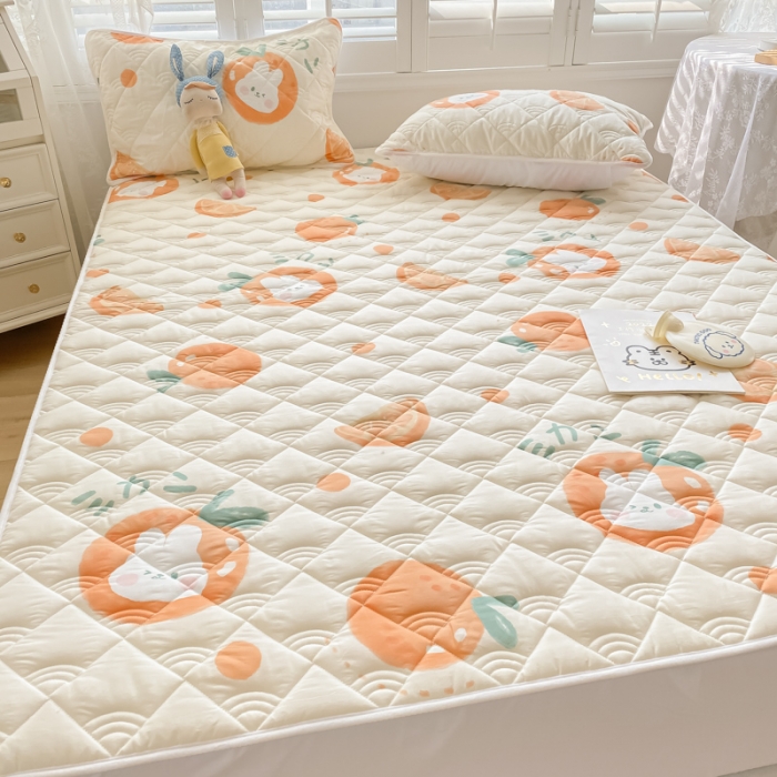 91家纺网 家纺一手货源 找家纺 鑫钰 2023新款全棉抗菌小老虎印花床笠 桔子兔