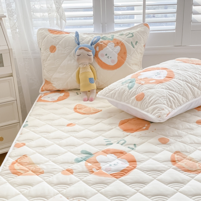 91家纺网 家纺一手货源 找家纺 鑫钰 2023新款全棉抗菌小老虎印花床笠 桔子兔