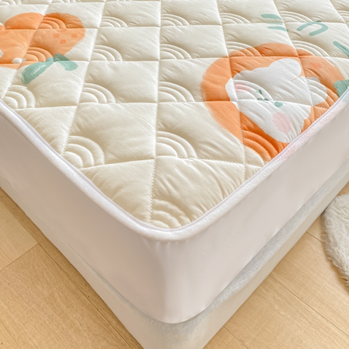 91家纺网 家纺一手货源 找家纺 鑫钰 2023新款全棉抗菌小老虎印花床笠 桔子兔