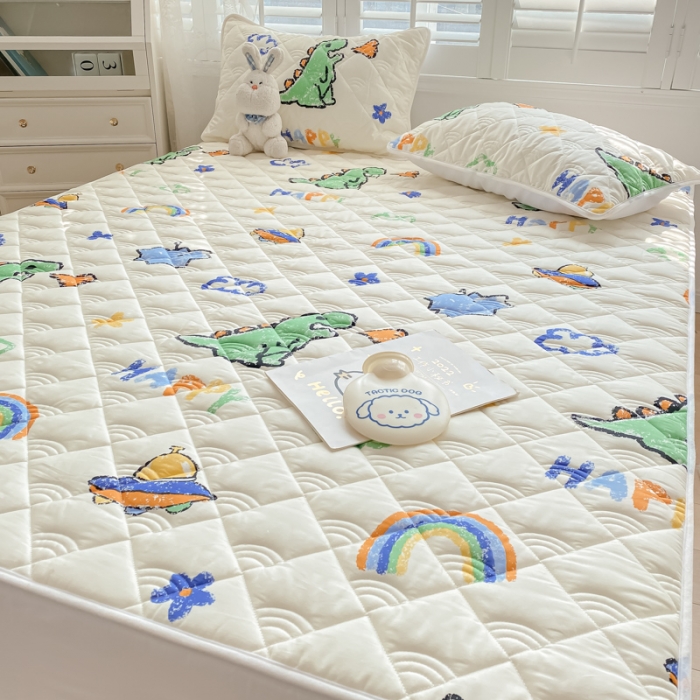 91家纺网 家纺一手货源 找家纺 鑫钰 2023新款全棉抗菌小老虎印花床笠 恐龙游记