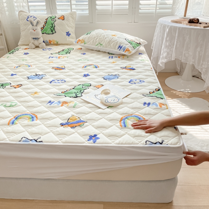 91家纺网 家纺一手货源 找家纺 鑫钰 2023新款全棉抗菌小老虎印花床笠 恐龙游记