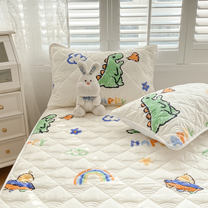 91家纺网 家纺一手货源 找家纺 鑫钰 2023新款全棉抗菌小老虎印花床笠 恐龙游记