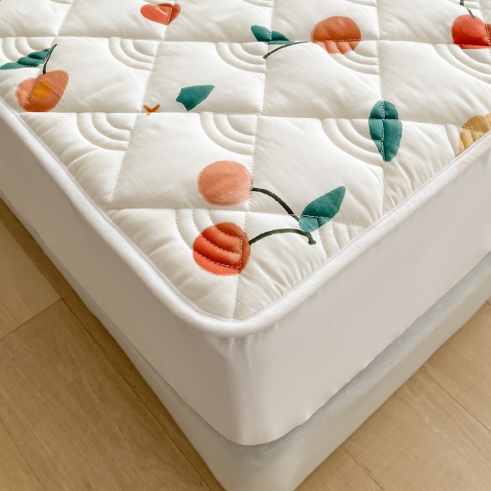 91家纺网 家纺一手货源 找家纺 鑫钰 2023新款全棉抗菌小老虎印花床笠 樱桃小丸子