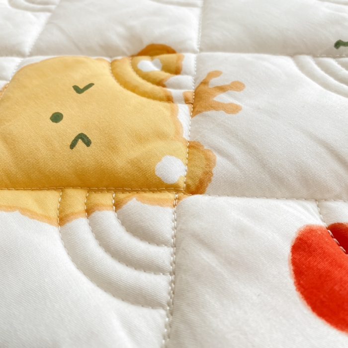 91家纺网 家纺一手货源 找家纺 鑫钰 2023新款全棉抗菌小老虎印花床笠 樱桃小丸子