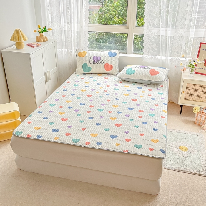 91家纺网 家纺一手货源 找家纺 佰亿莱 2024新款大版乳胶软凉席三件套 彩色爱心