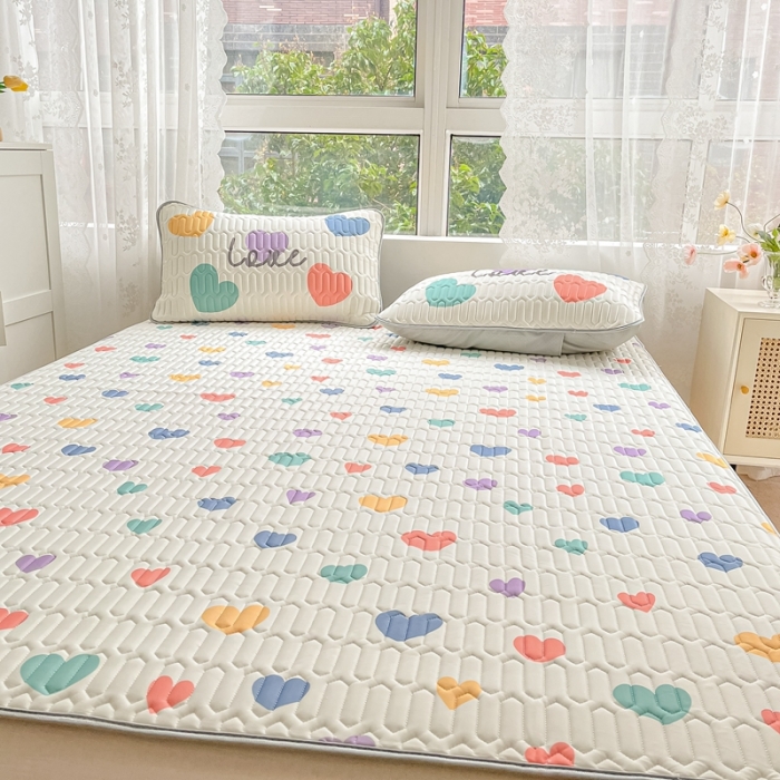 91家纺网 家纺一手货源 找家纺 佰亿莱 2024新款大版乳胶软凉席三件套 彩色爱心