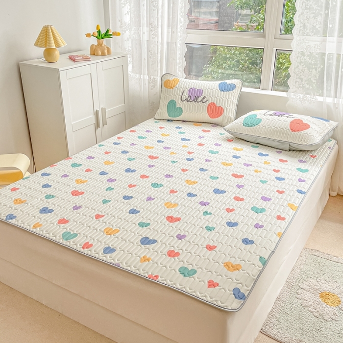 91家纺网 家纺一手货源 找家纺 佰亿莱 2024新款大版乳胶软凉席三件套 彩色爱心