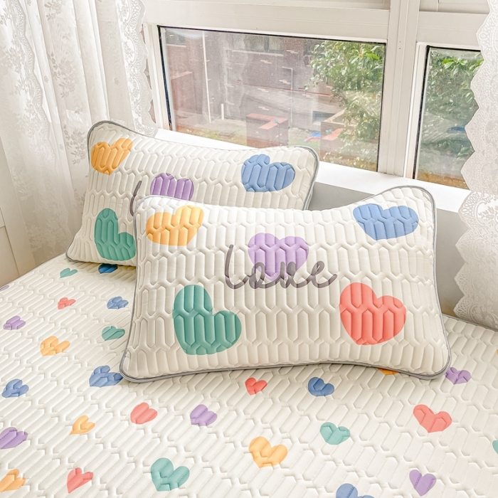 91家纺网 家纺一手货源 找家纺 佰亿莱 2024新款大版乳胶软凉席三件套 彩色爱心