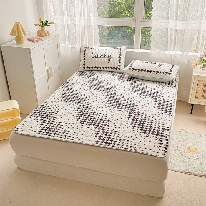 91家纺网 家纺一手货源 找家纺 佰亿莱 2024新款大版乳胶软凉席三件套 千鸟格