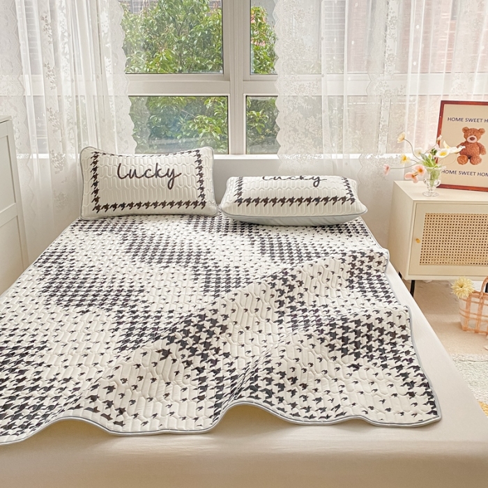 91家纺网 家纺一手货源 找家纺 佰亿莱 2024新款大版乳胶软凉席三件套 千鸟格