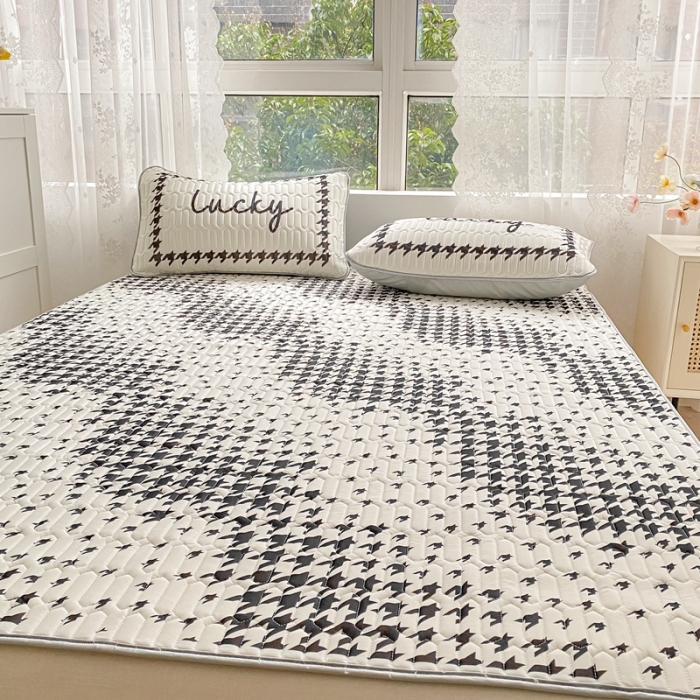 91家纺网 家纺一手货源 找家纺 佰亿莱 2024新款大版乳胶软凉席三件套 千鸟格